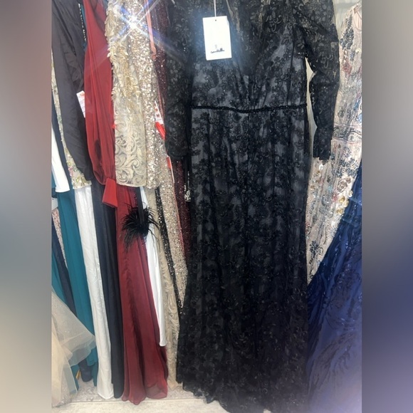 Max Duggal 11324 NWT EMBROIDERED LACE PUFF SLEEVE WRAP OVER GOWN - Picture 10 of 12